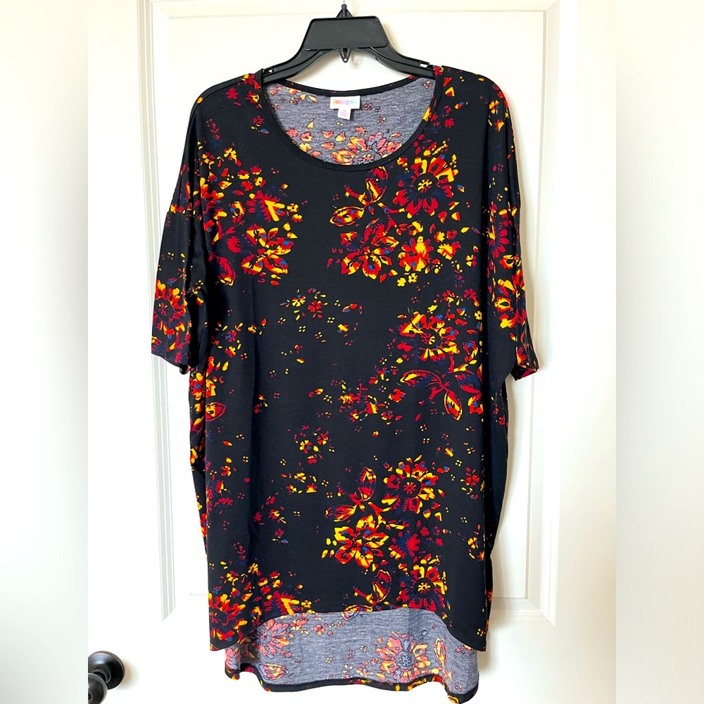 Women’s LuLaRoe tunic top - “Irma” size M